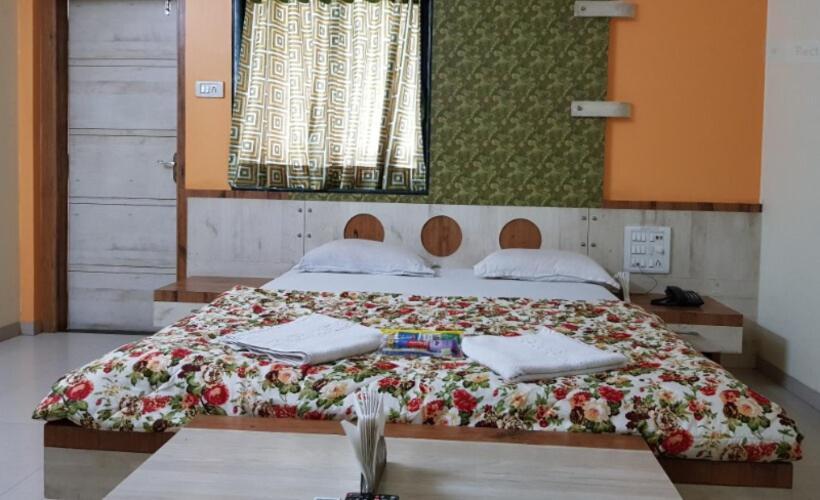 Hotel Rasraj , Dhule Экстерьер фото