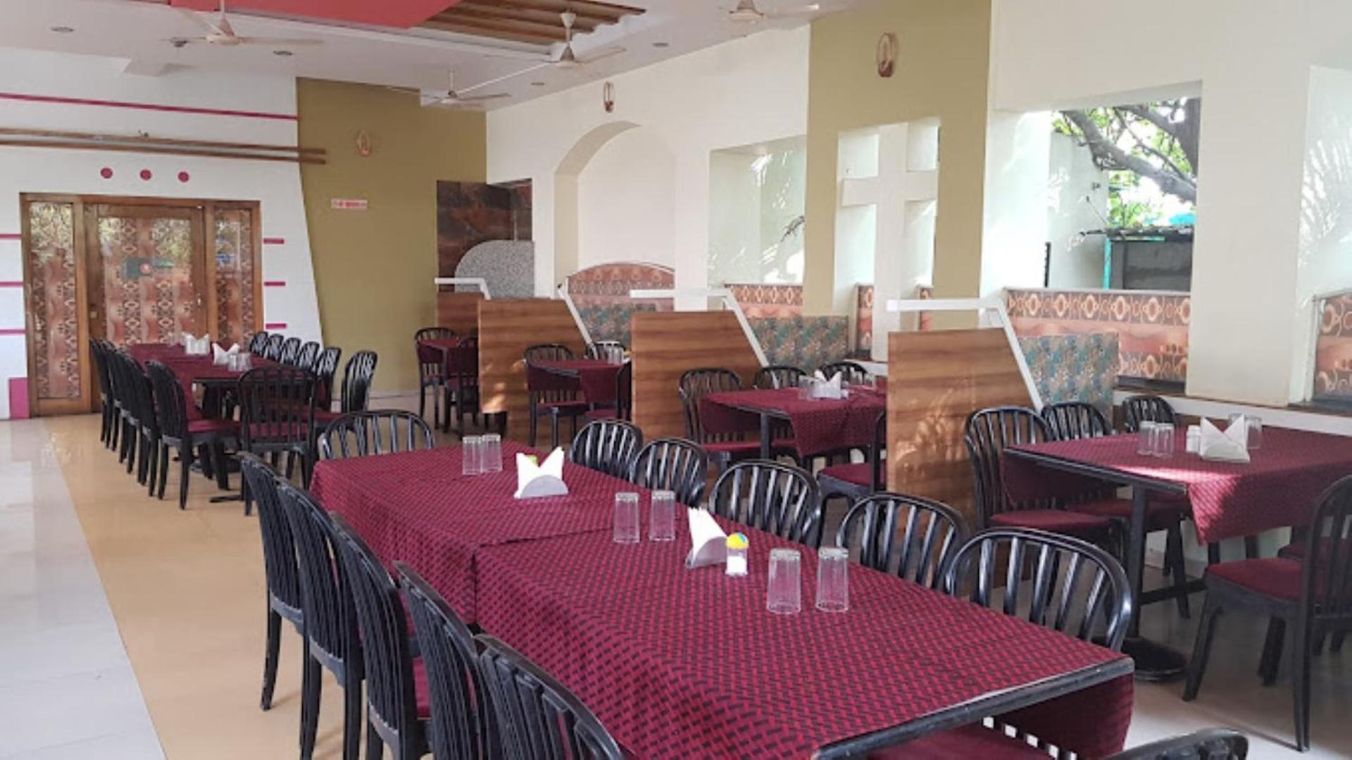Hotel Rasraj , Dhule Экстерьер фото